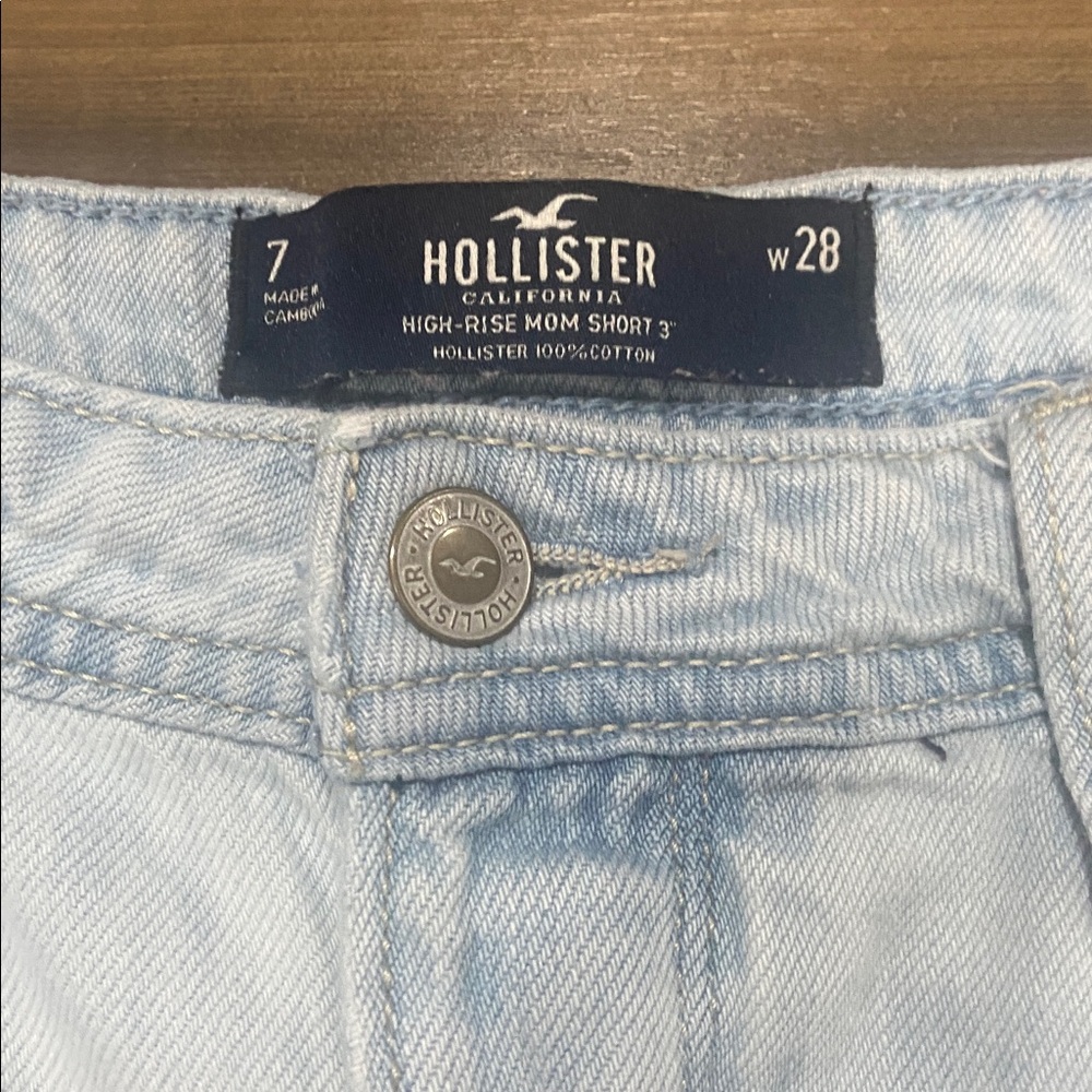 100% cotton Hollister Light Wash Jean Shorts - Picture 2 of 7